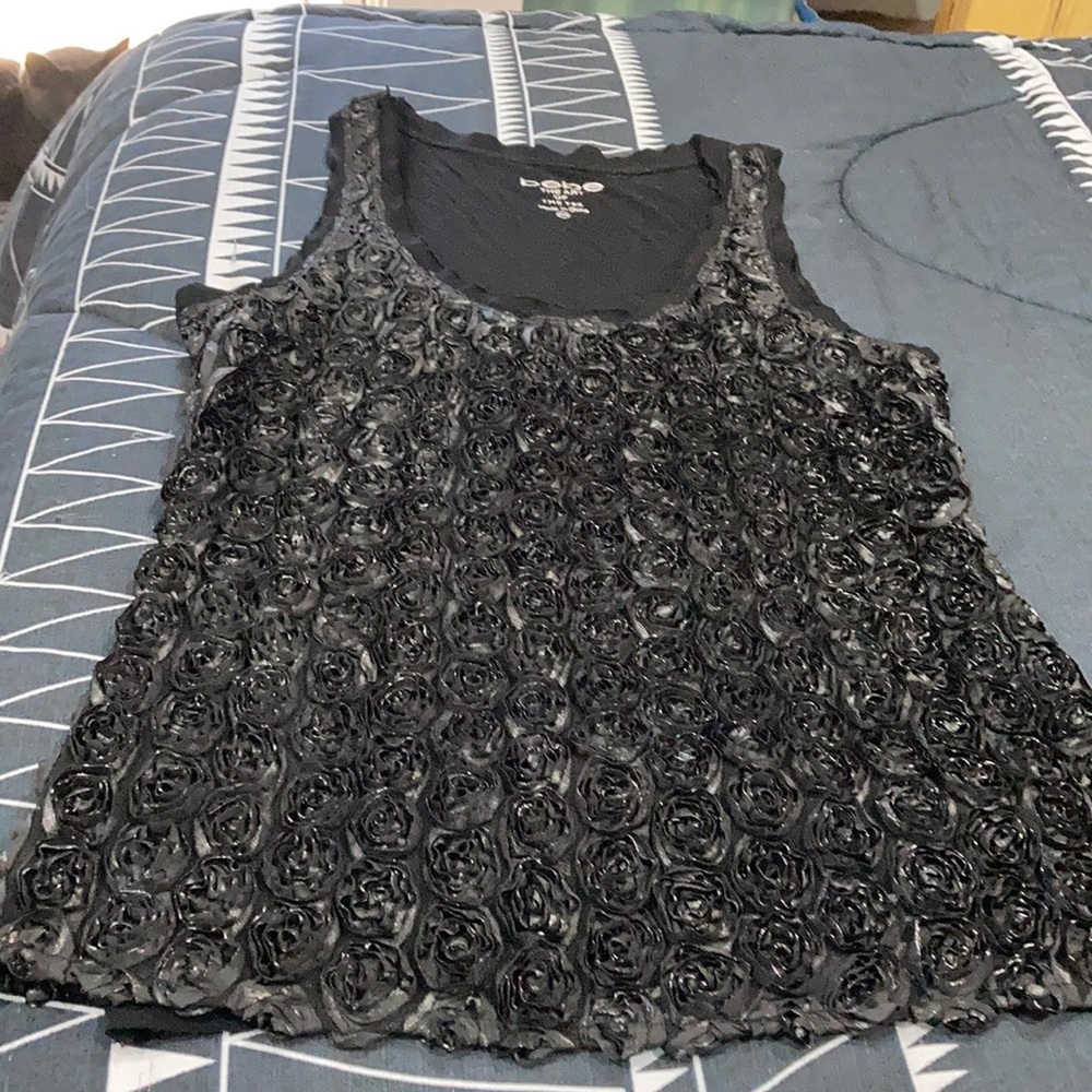 Black tee with roses pattern